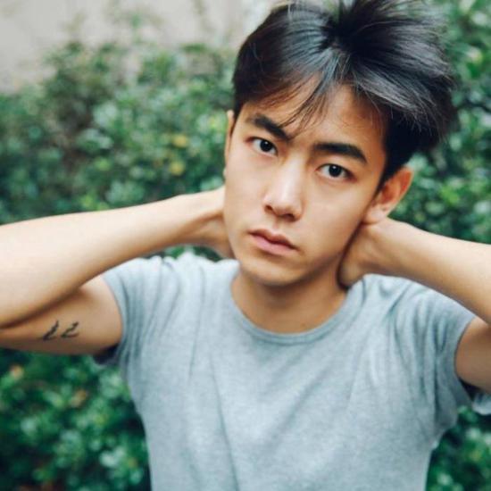 娱乐圈吃瓜男生叫什么,揭秘那些隐藏在幕后的八卦高手 第1张 娱乐圈吃瓜男生叫什么,揭秘那些隐藏在幕后的八卦高手 第1张